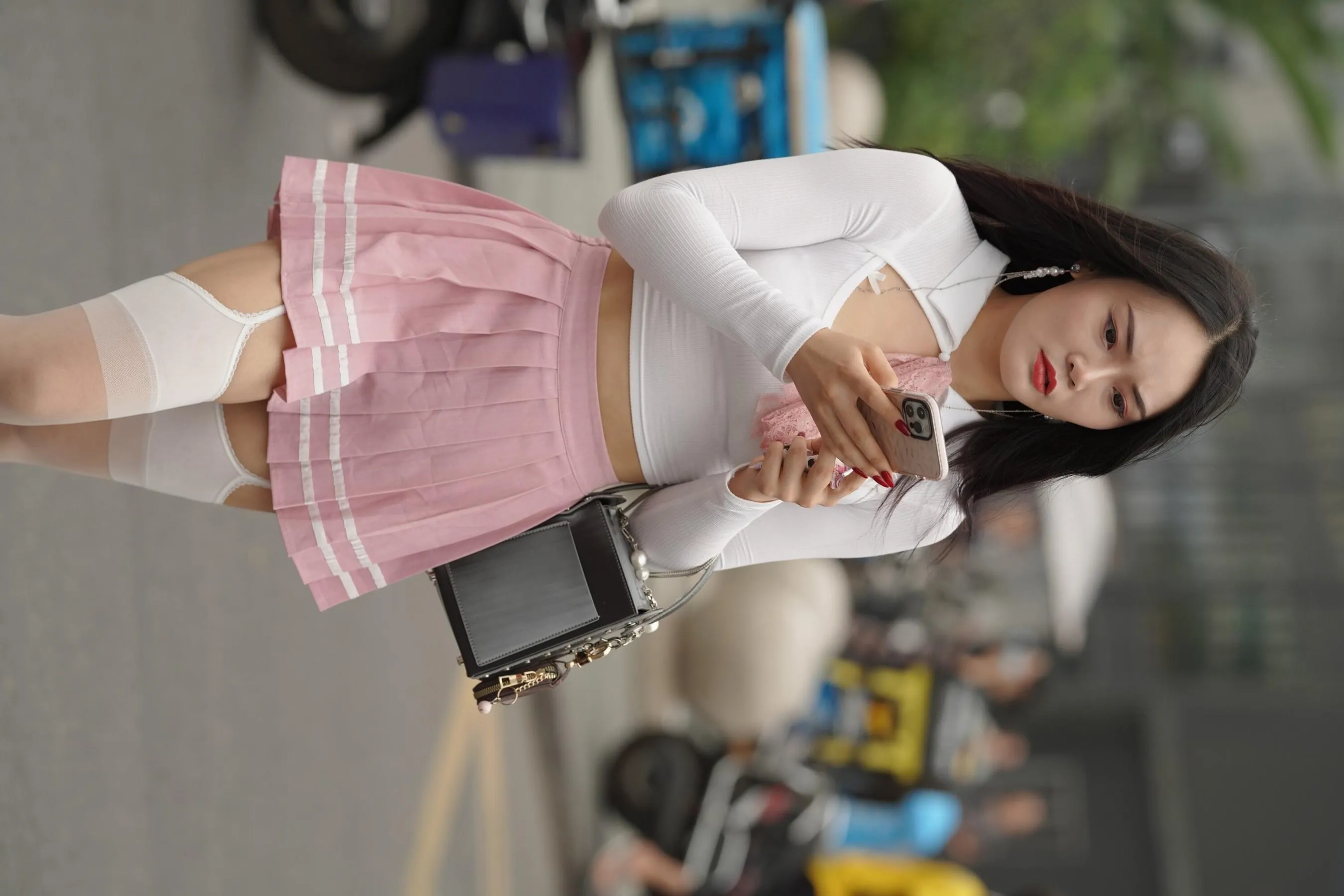魔镜街拍 NO.161 街拍白丝吊带袜美女 [109P]插图3